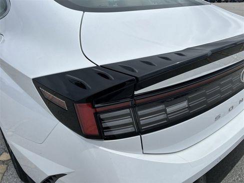 New 2025 Hyundai Sonata Limited image 16