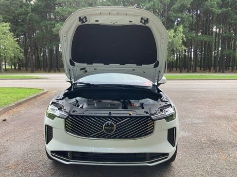 New 2025 Volvo XC90 T8 Plus w/ Protection Package Premier image 17