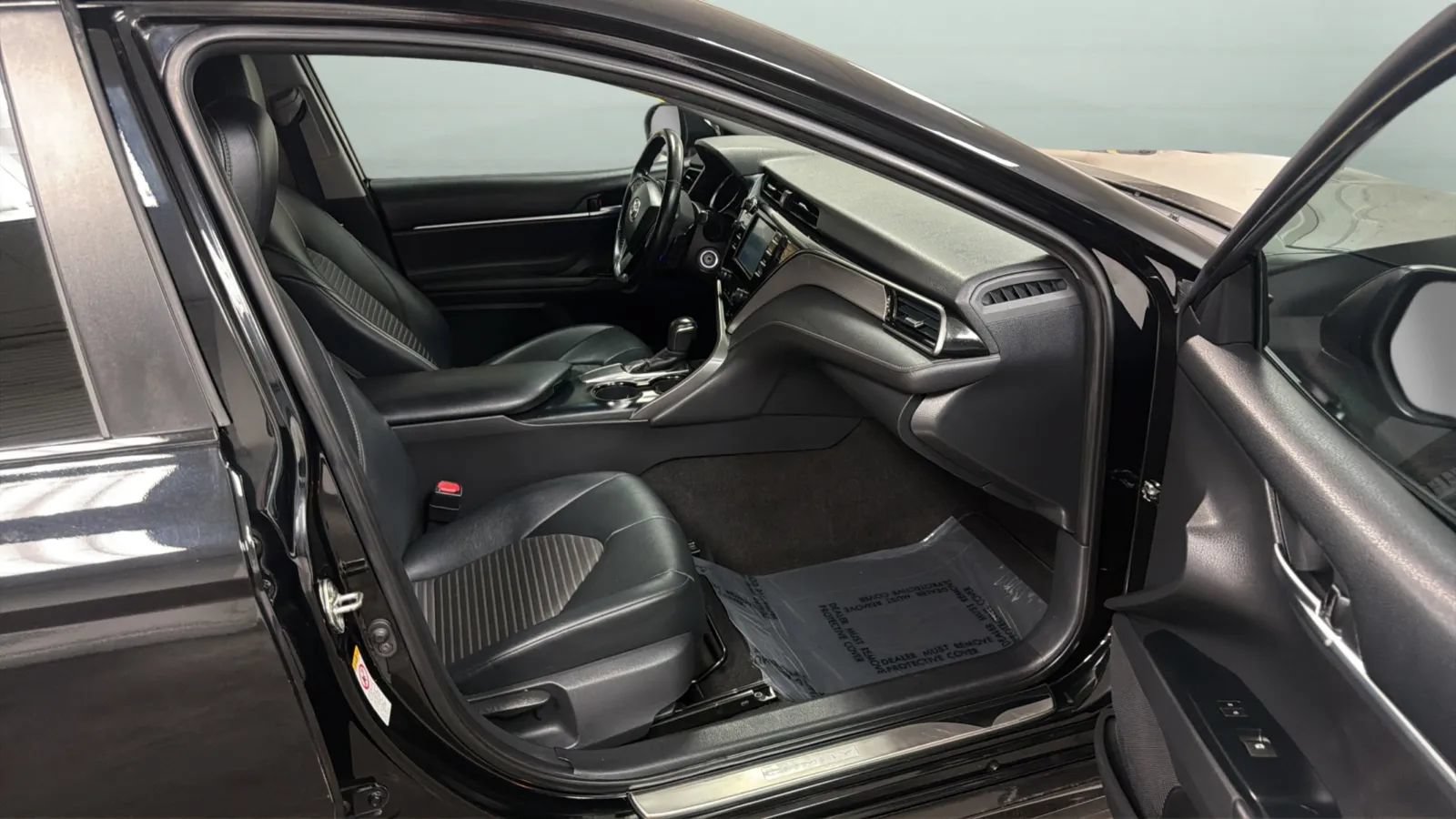 Used 2019 Toyota Camry SE FWD image 21