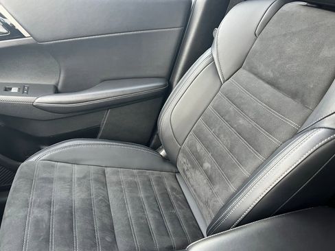 Used 2024 Mitsubishi Outlander SE image 32