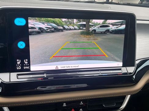 Used 2024 Volkswagen Atlas Cross Sport SE FWD image 27