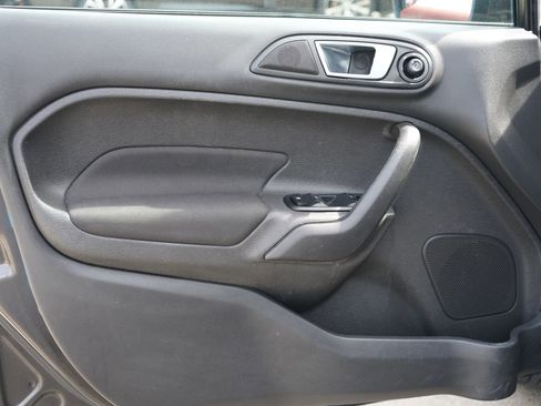 Used 2017 Ford Fiesta SE image 19