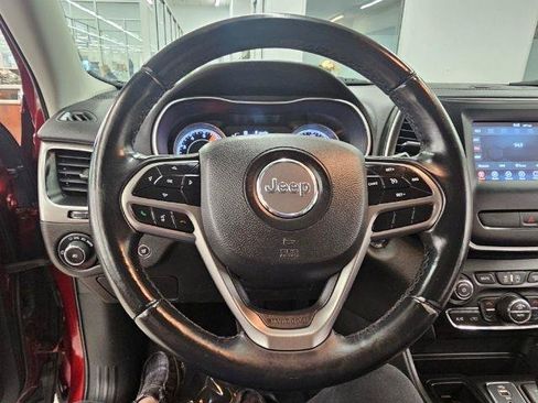 Used 2019 Jeep Cherokee Latitude Plus w/ Comfort/Convenience Group FWD image 16