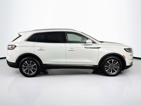 Used 2022 Lincoln Nautilus AWD w/ Premium Package image 12