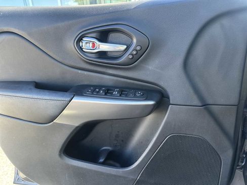 Used 2019 Jeep Cherokee Limited image 21