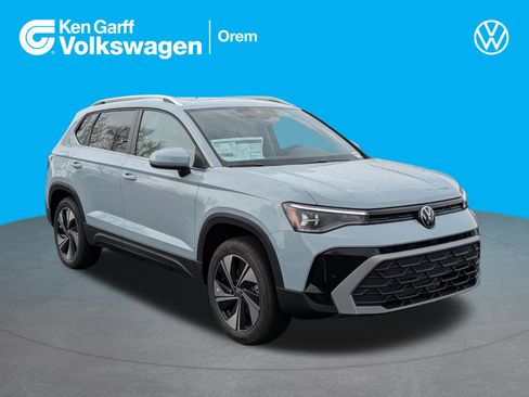 New 2026 Volkswagen Taos SE image 1