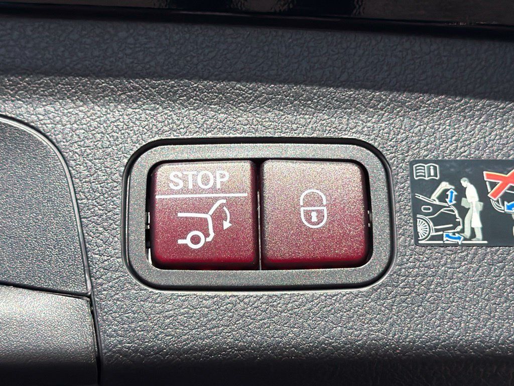 Certified 2025 Mercedes-Benz GLE 450e 4MATIC image 16