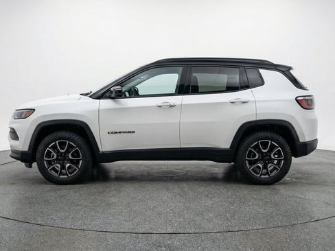 Used 2025 Jeep Compass Trailhawk AWD/4WD image 5