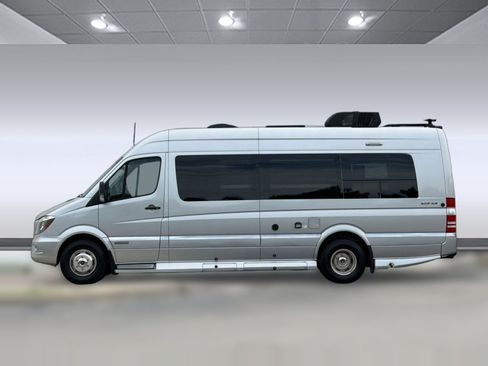 Used 2018 Mercedes-Benz Sprinter 3500 image 2