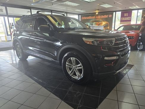 Used 2020 Ford Explorer XLT w/ Equipment Group 202A AWD/4WD image 3