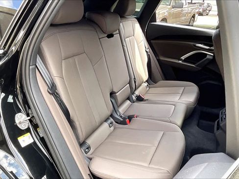 Used 2025 Audi Q5 Premium w/ Convenience Package image 19