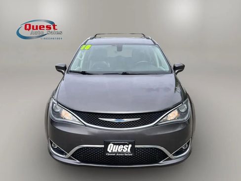Used 2018 Chrysler Pacifica Touring-L FWD image 8