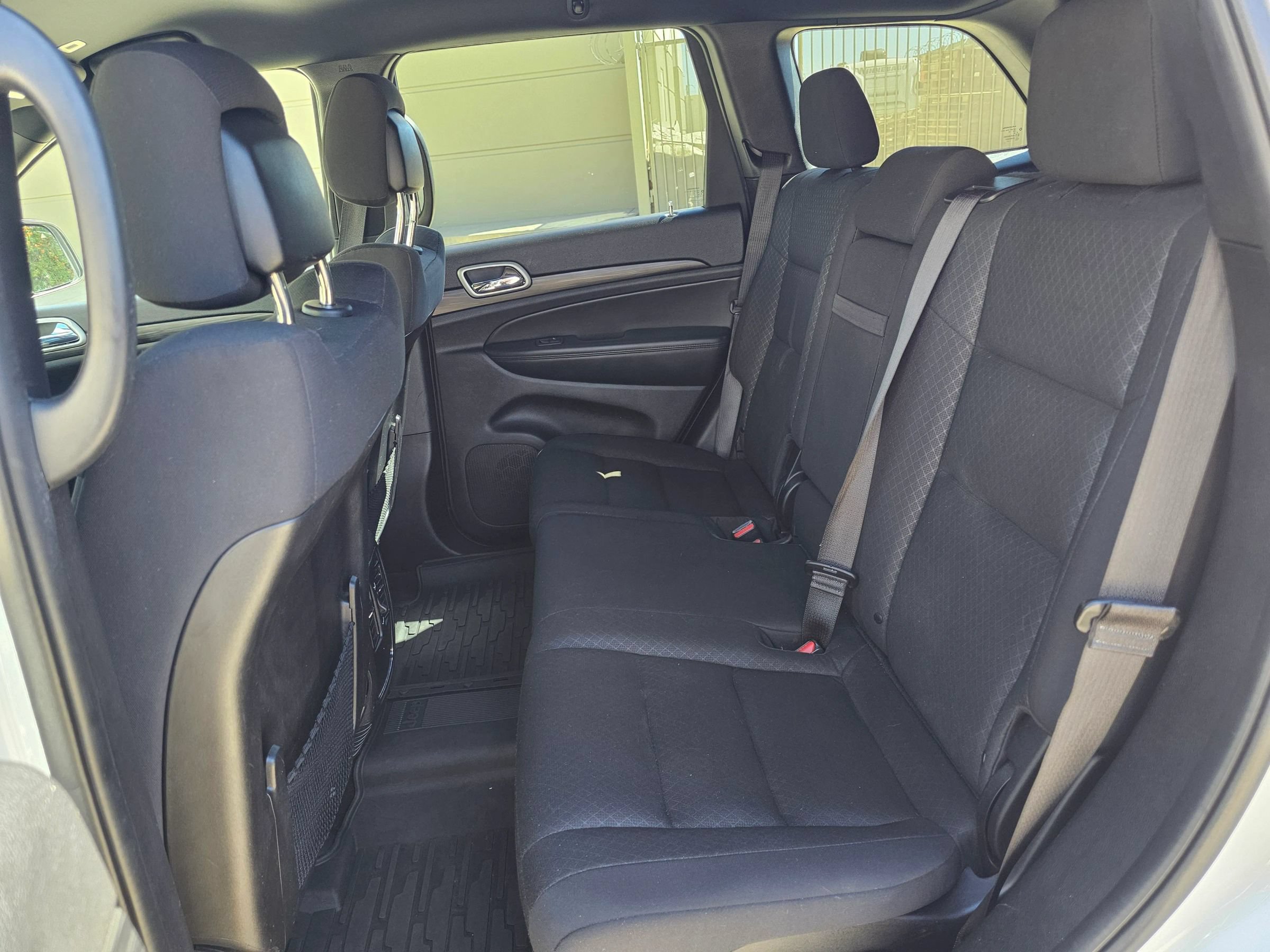 Used 2021 Jeep Grand Cherokee Laredo AWD/4WD image 18