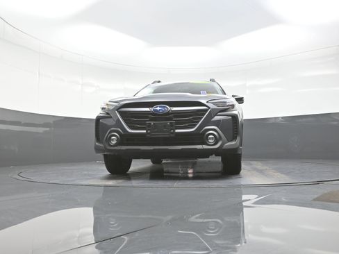 Used 2023 Subaru Outback Premium image 10