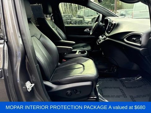 Used 2020 Chrysler Pacifica Touring-L Plus image 9