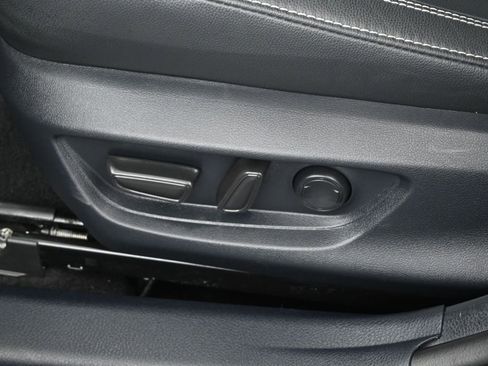 Used 2025 Toyota Camry SE w/ Convenience Package FWD image 10