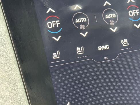 Used 2022 Porsche Taycan image 21