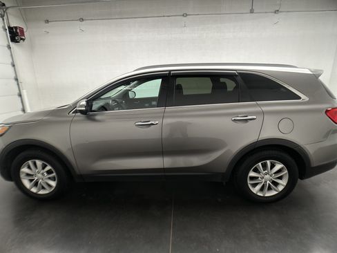Used 2017 Kia Sorento FWD w/ LX Convenience Package image 5