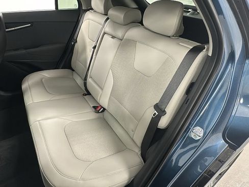 New 2025 Kia Niro EX Touring image 12