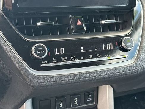 Certified 2025 Toyota Corolla Cross XLE FWD image 25