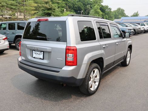Used 2014 Jeep Patriot Latitude AWD/4WD image 7
