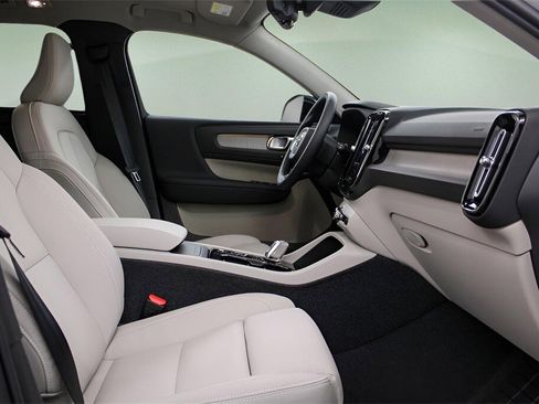 New 2026 Volvo XC40 B4 Plus w/ Protection Package Premier image 25