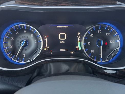 Used 2024 Chrysler Pacifica Limited FWD image 16