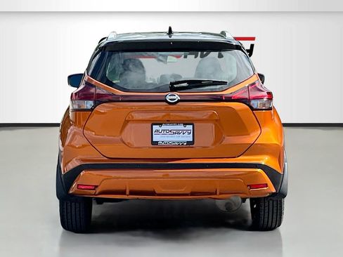 Used 2022 Nissan Kicks SV FWD image 6