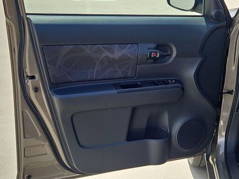 Used 2011 Scion xB FWD image 19