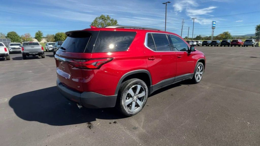 Used 2023 Chevrolet Traverse LT w/ LT Premium Package AWD/4WD image 8