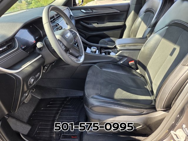 Used 2023 Jeep Grand Cherokee Altitude AWD/4WD image 10