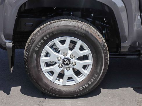 Certified 2025 Toyota Tacoma SR5 AWD/4WD image 9