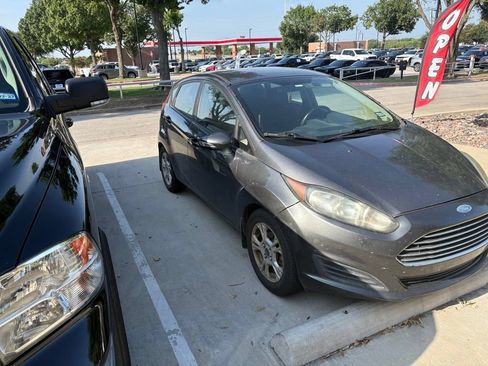 Used 2015 Ford Fiesta SE w/ Comfort Package FWD image 3