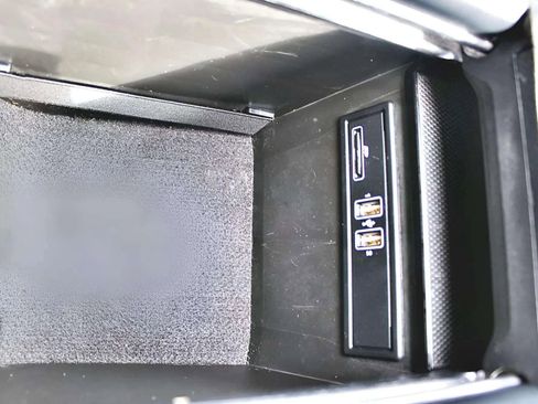 Used 2018 Mercedes-Benz GLC 300 4MATIC image 27