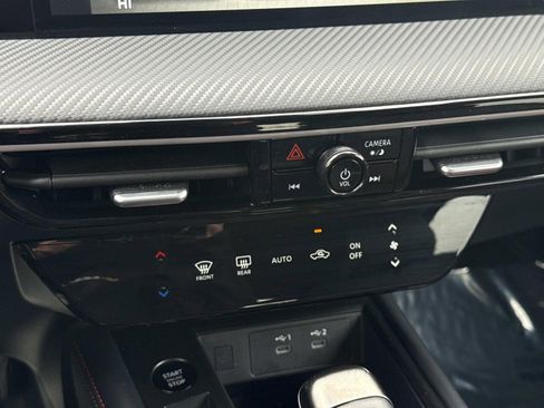 Certified 2025 Nissan Kicks SR image 11