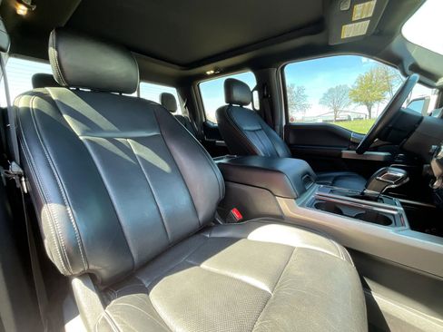 Used 2019 Ford F150 Lariat w/ Equipment Group 502A Luxury AWD/4WD image 18