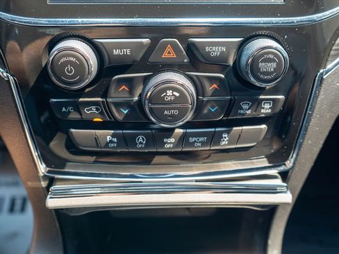 Used 2021 Jeep Grand Cherokee Limited w/ Luxury Group II AWD/4WD image 28