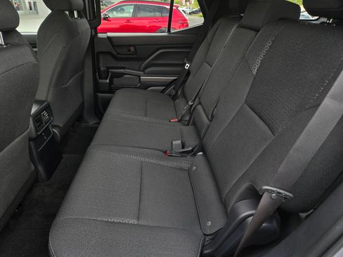 Used 2025 Toyota 4Runner SR5 AWD/4WD image 11