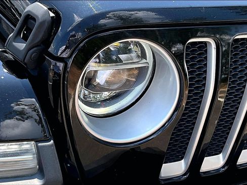 Used 2022 Jeep Wrangler Unlimited Sahara w/ LED Lighting Group AWD/4WD image 33