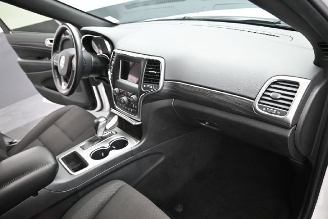 Used 2020 Jeep Grand Cherokee Laredo w/ Security & Convenience Group AWD/4WD image 28