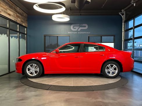 Used 2022 Dodge Charger SXT w/ Leather Interior Group RWD image 6