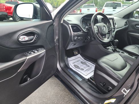 Used 2019 Jeep Cherokee Limited AWD/4WD image 17