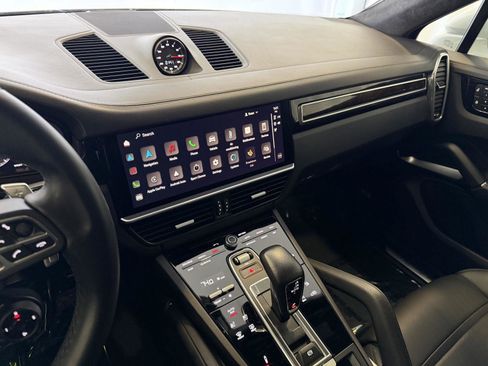 Certified 2023 Porsche Cayenne Turbo image 18