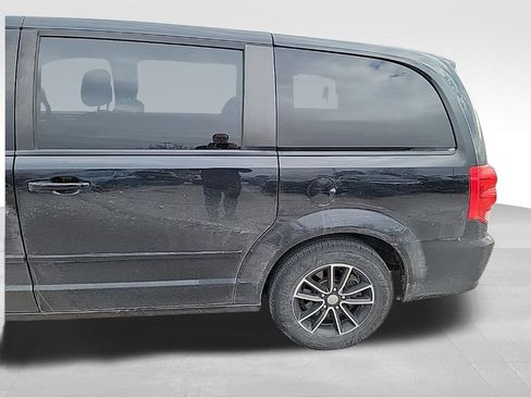 Used 2016 Dodge Grand Caravan SE image 24
