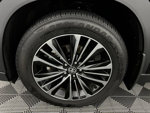 Used 2024 Toyota Grand Highlander AWD Hybrid image 12