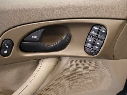 Used 2005 Ford Focus ZX4 Sedan FWD image 10