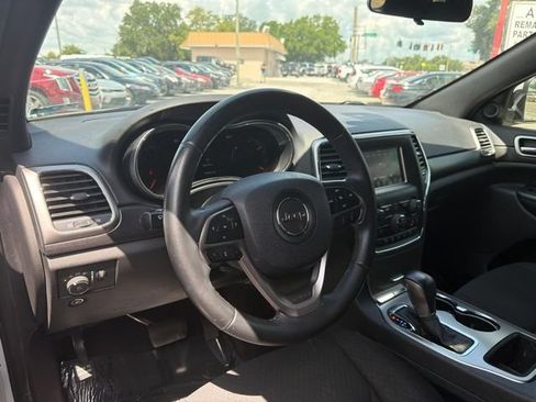 Used 2018 Jeep Grand Cherokee Laredo RWD image 11