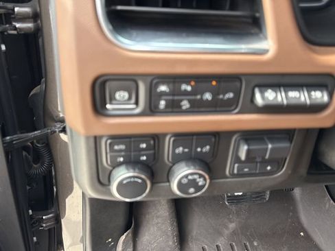 Used 2021 Chevrolet Suburban High Country w/ Premium Package AWD/4WD image 23