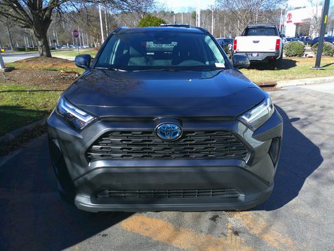 Used 2022 Toyota RAV4 XLE image 3