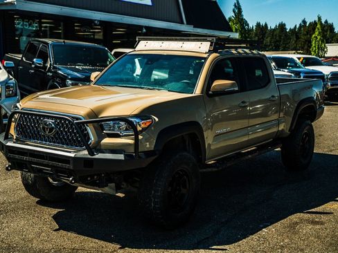 Used 2019 Toyota Tacoma TRD Off-Road AWD/4WD image 4